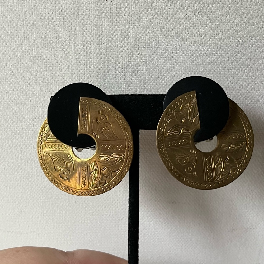 John Michael Richardson Broken Circle Clip On Earrings New Black Brass Thailand - Picture 13 of 16